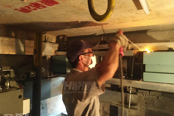 住戶室內(nèi)長(zhǎng)期遭受電梯困擾，該如何解決？
